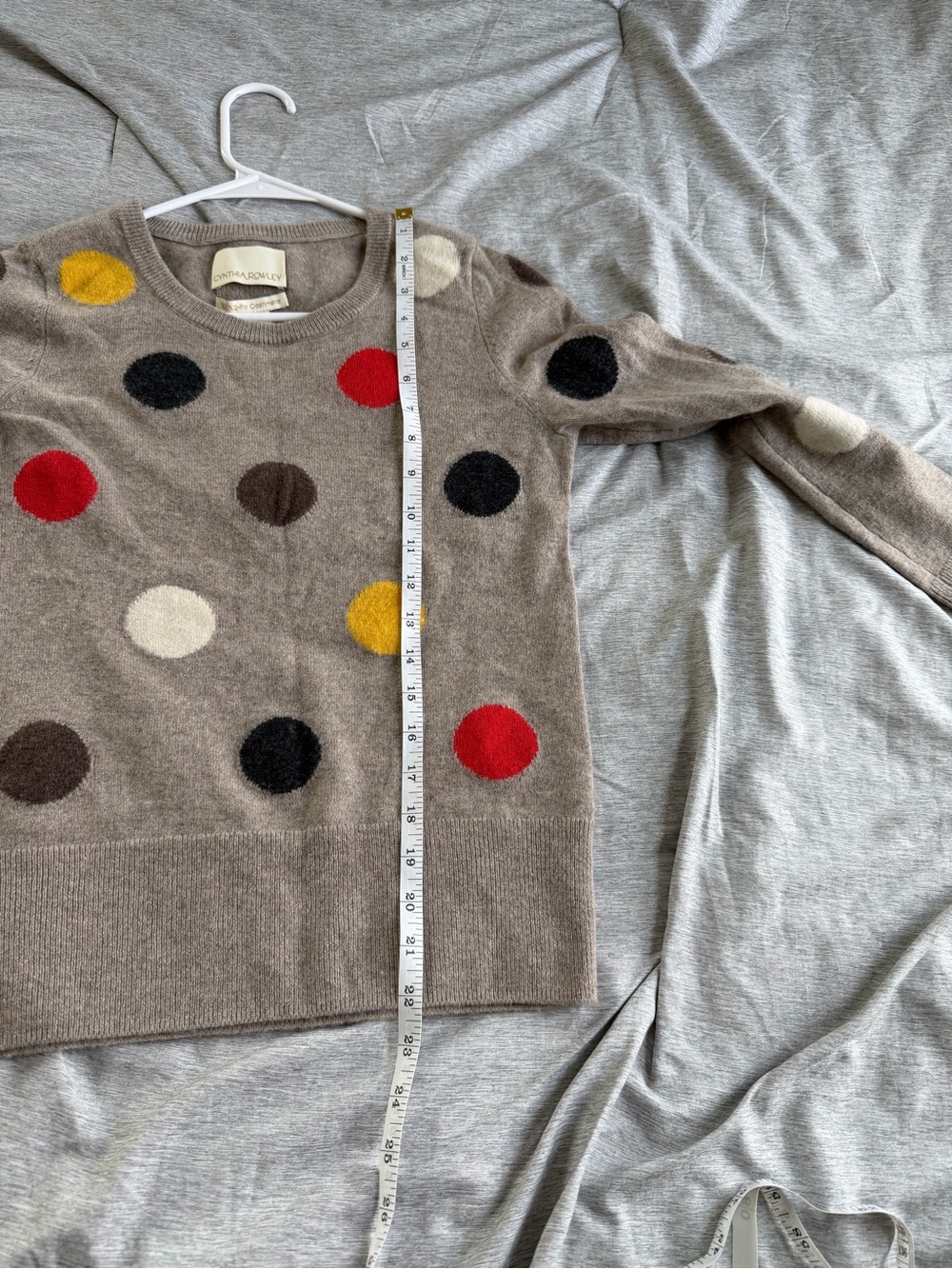 Cynthia Rowley Womens 100% Cashmere Sweater Pullover XS Taupe Polka Dot Preppy - Picture 9 of 10